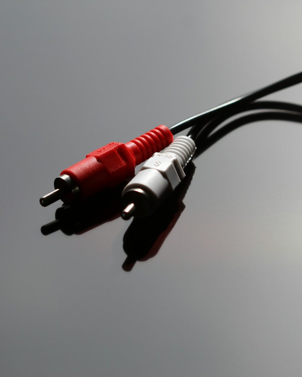 RCA kabel za gramofon s uzemljenjem